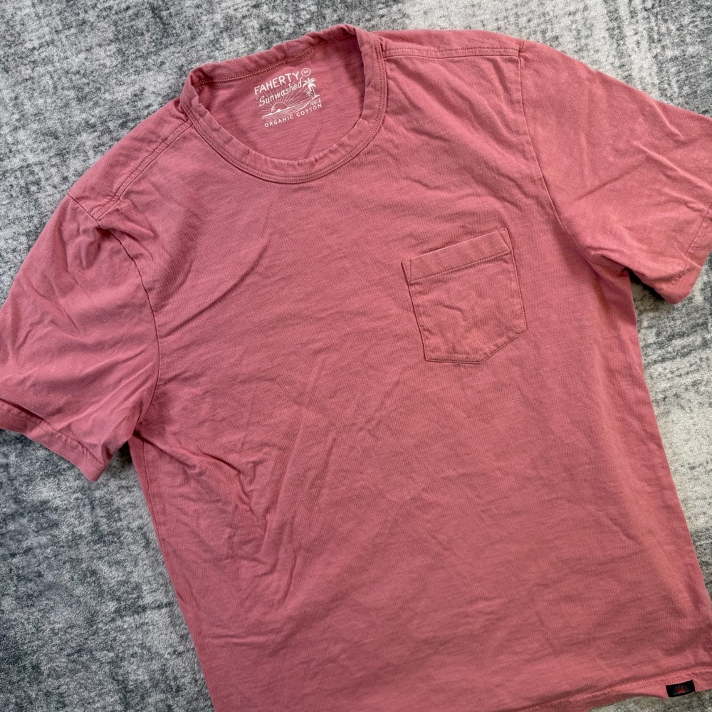Faherty Sunwashed Shirt Mens Medium Rose Pink Organic Cotton Pocket T-Shirt Tee
